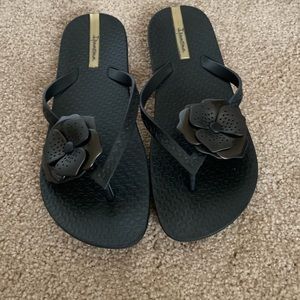 Ipanema Neo Petal Flip Flop EUC